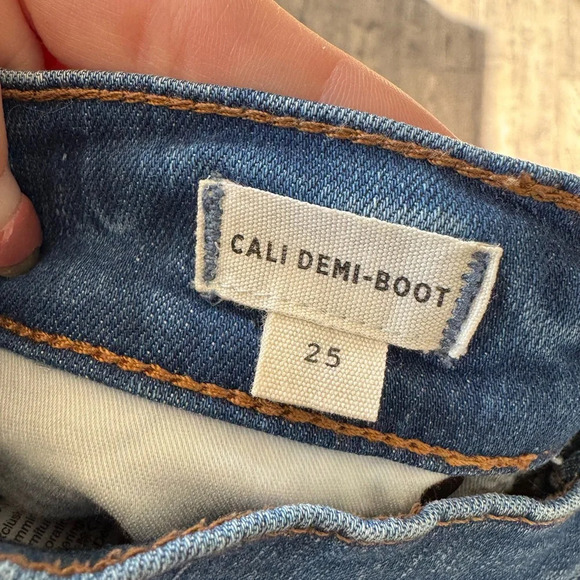 Madewell Cali Demi-Boot Jeans in Bronson Wash: Button-Front Edition - Picture 8 of 10